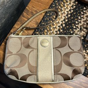 Coach wristlet good condition